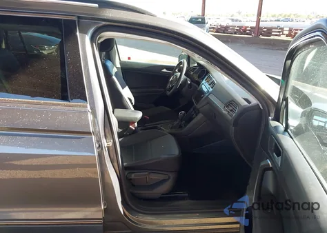 2021 Volkswagen Tiguan 2.0T Se/2.0T Se R-Line Black/2.0T Sel z USA, uszkodzony, nr VIN 3VV3B7AX3MM081124